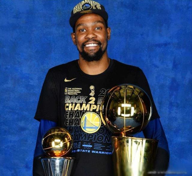 集结日金州勇士战术微调:欧超杯节点到来,目标明确,团队化学反应显著(金州勇士最新比赛回放视频) 集结日金州勇士战术微调:欧超杯节点到来,目标明确,团队化学反应显著(金州勇士最新比赛回放视频)